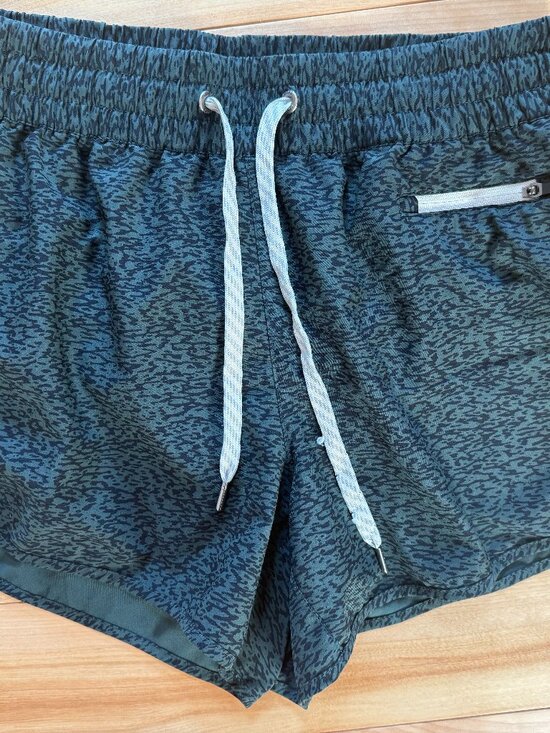 Vuori Pants - Vuori Clementine Shorts 4"